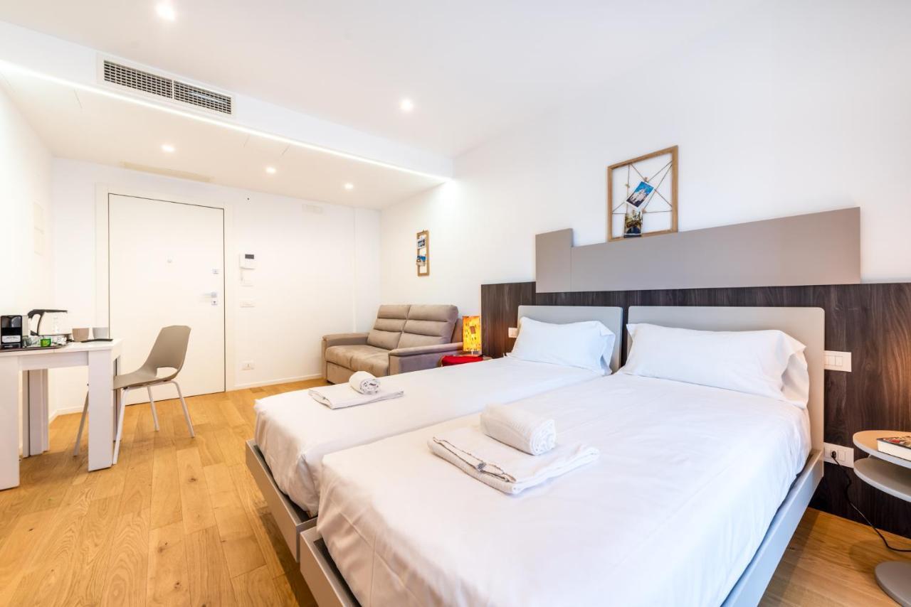 Central & Elegant Room Near The Station Bari Exteriör bild
