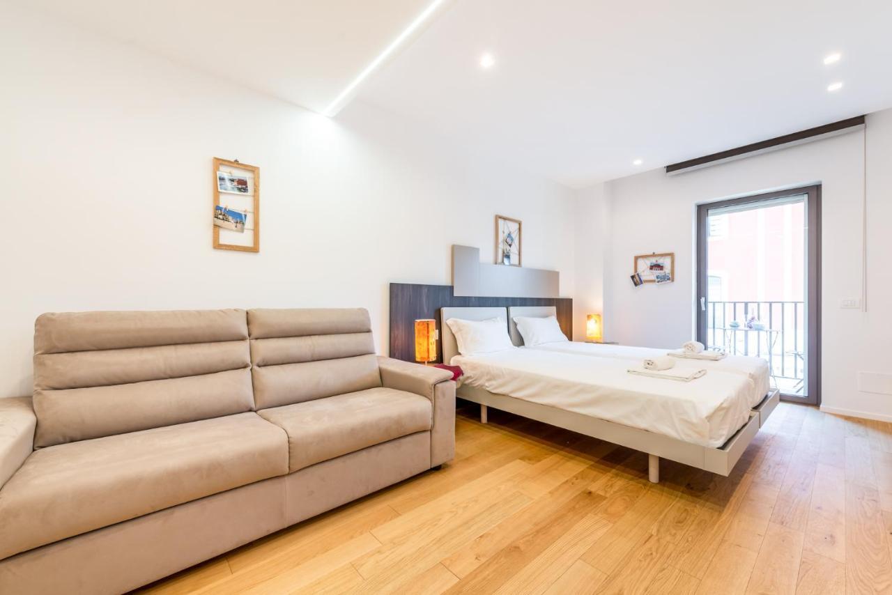 Central & Elegant Room Near The Station Bari Exteriör bild