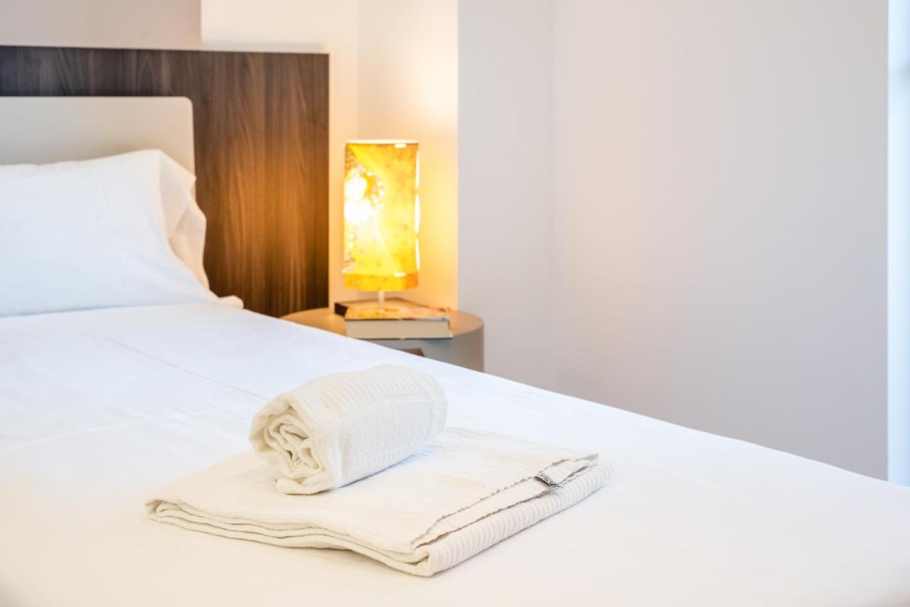Central & Elegant Room Near The Station Bari Exteriör bild