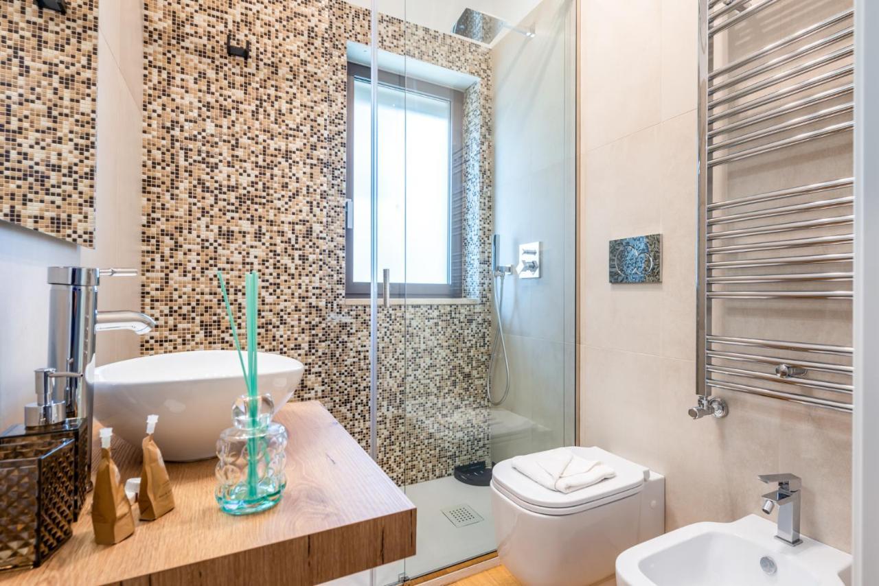 Central & Elegant Room Near The Station Bari Exteriör bild