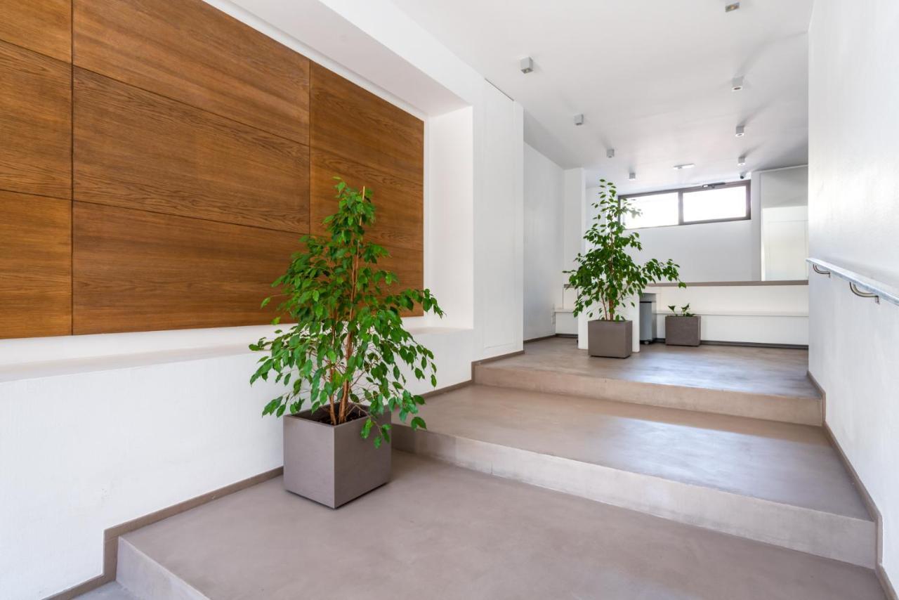 Central & Elegant Room Near The Station Bari Exteriör bild